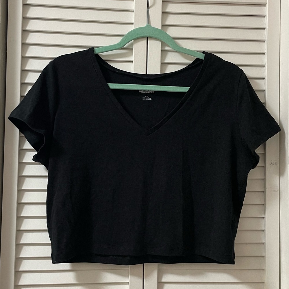 Black V-Neck Crop Top NWOT! 🖤